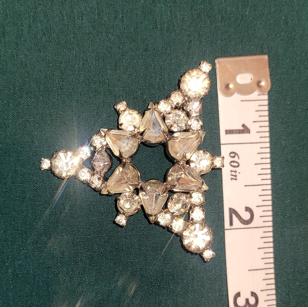 Vintage rhinestone triangle brooch - Picture 5 of 6